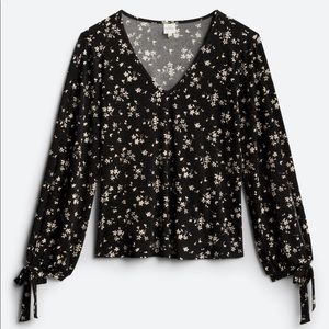 NWT - Sienna Tie Sleeve Knit Top - Size Small